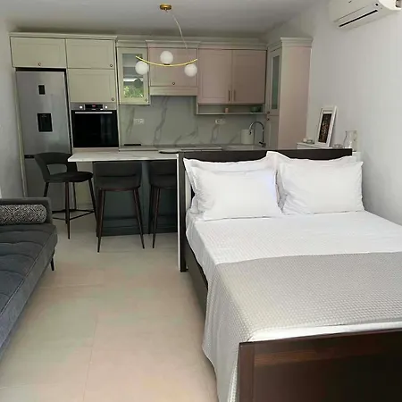 Yayas Family House